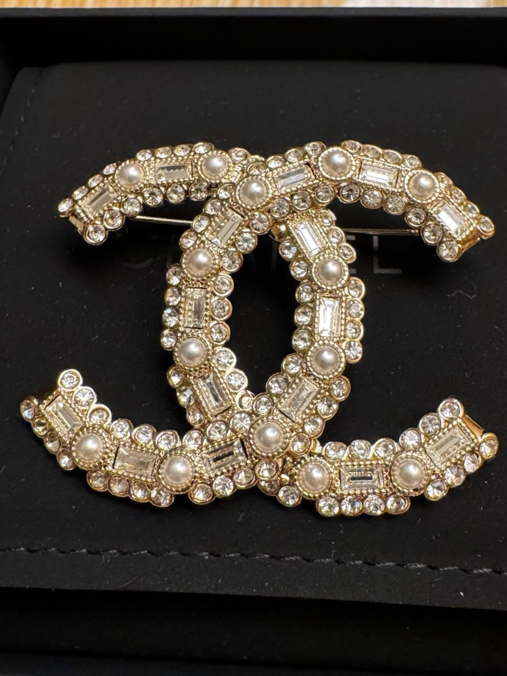 Brand New Classic Chanel Large CC Logo Crystal Embellished Pearl Brooch